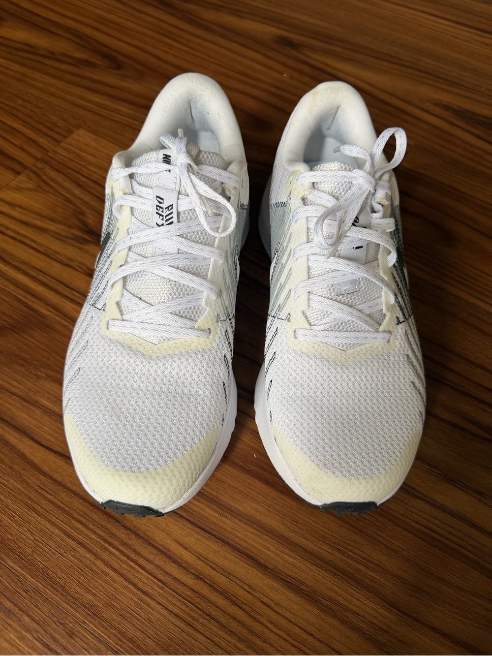 Nike Women's White Athletic Running Shoes with Silver Swoosh - Picture 2 of 5
